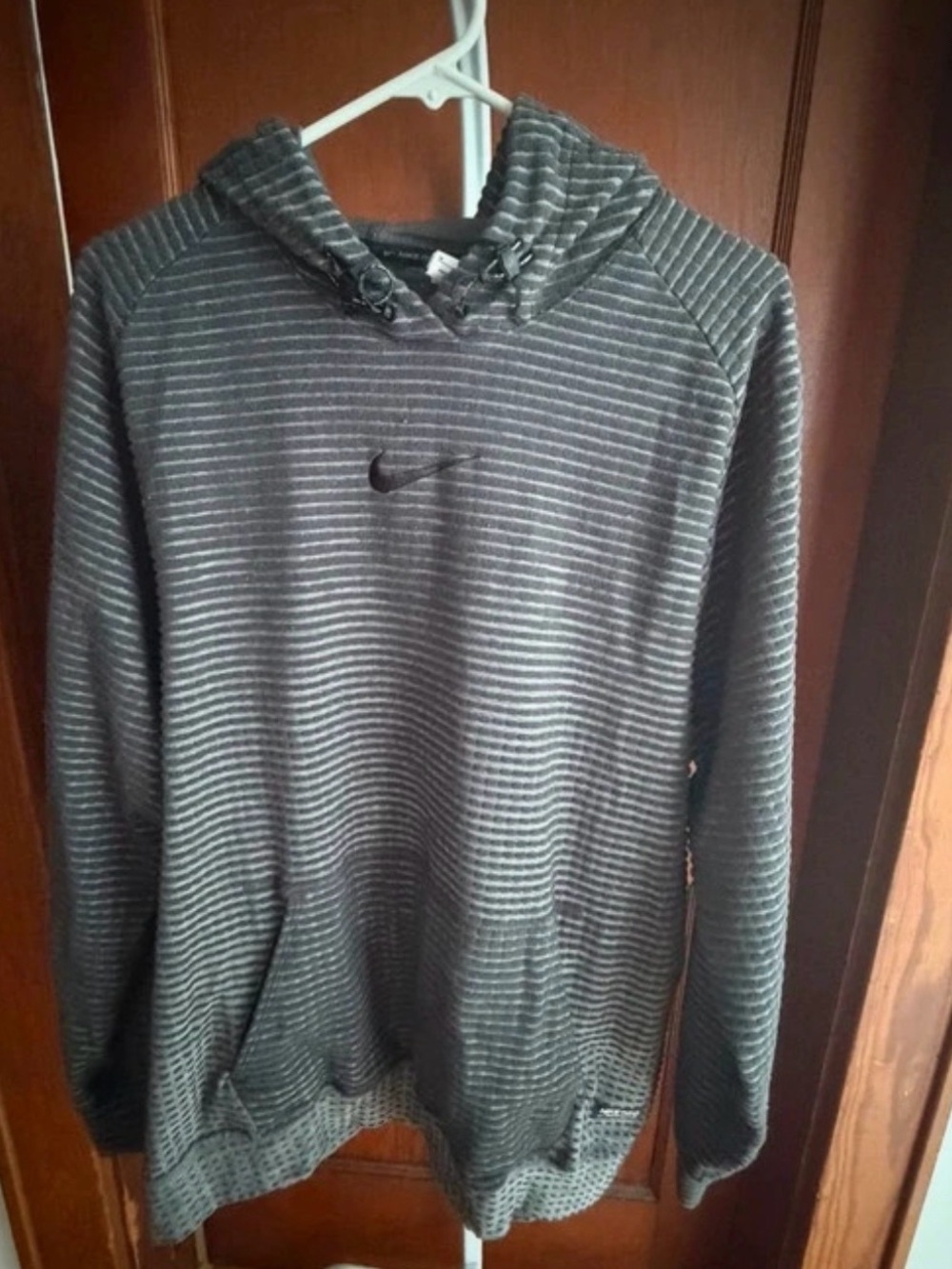 Nike Men’s Dark Gray Striped Pullover Hoodie
